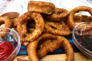 how to make air fryer frozen onion rings with sauce sides