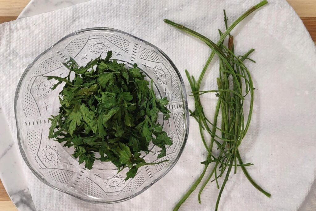 separated dried parsley leaves from stems