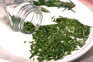 How to Dry Fresh Rosemary in the Microwave in 2 Minutes