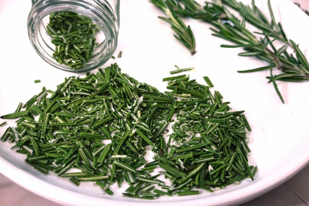 quick dried fresh rosemary in the microwave in 2 minutes