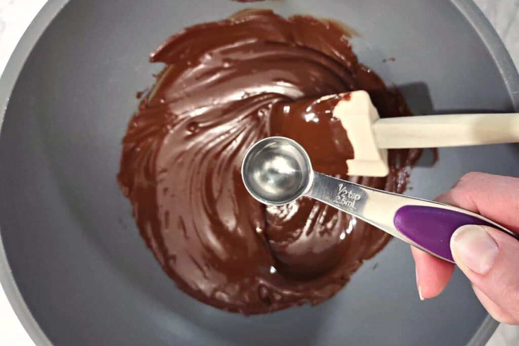 add peppermint extract to melted chocolate chips