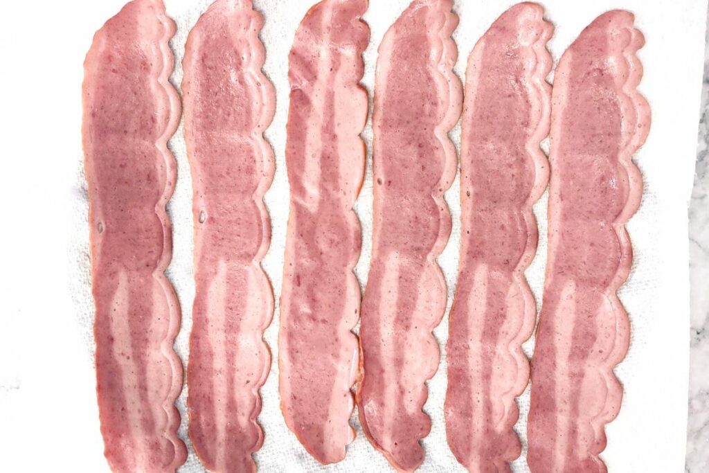 place uncooked turkey bacon on a paper towel