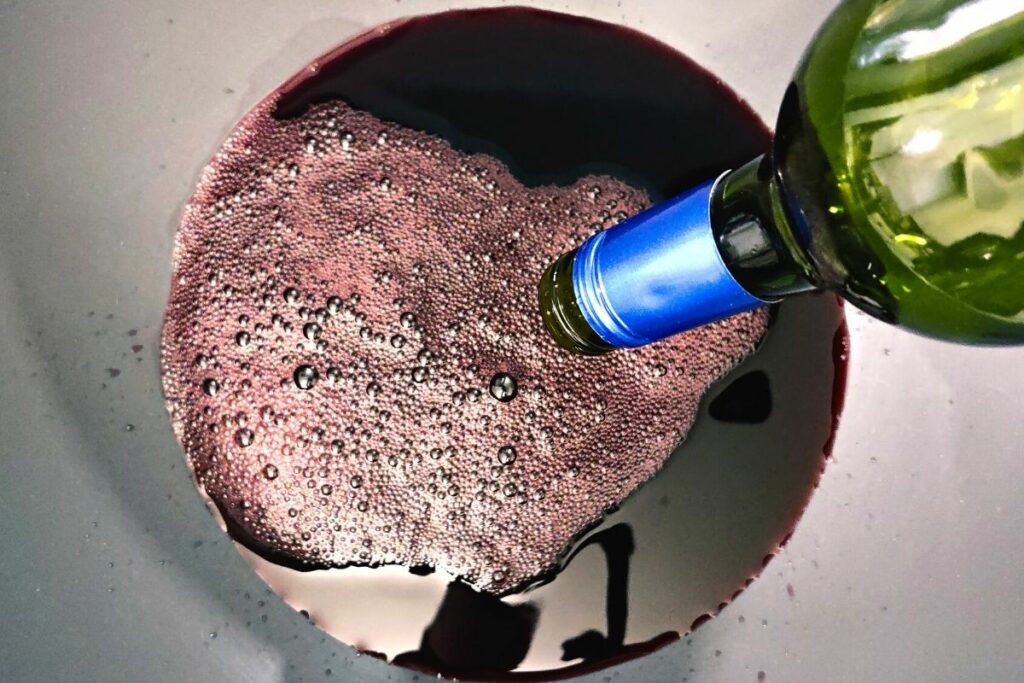 pour red wine into a bowl