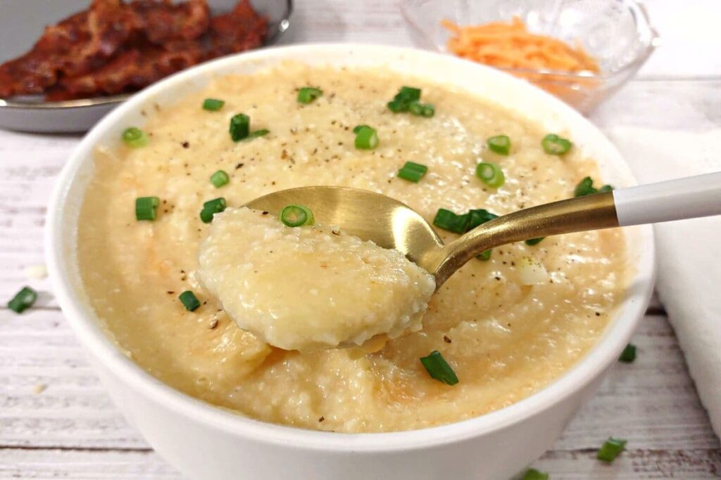 spoonful of garlic and cheese microwave grits