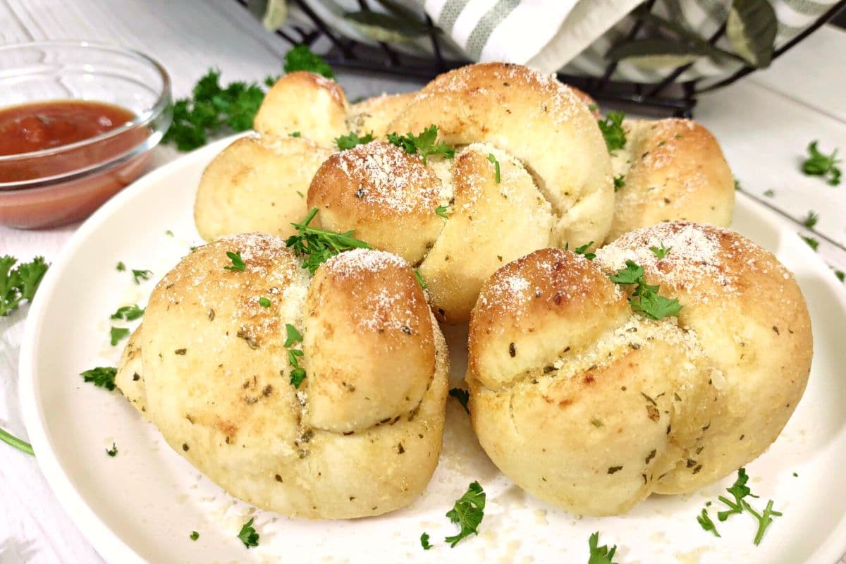 Frozen Garlic Knots in the Air Fryer in Under 10 Minutes! Dinners