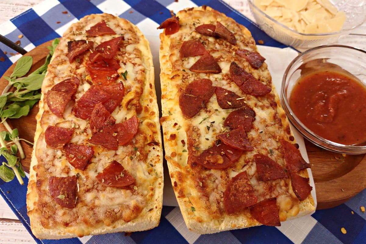 Air Fryer Red Baron French Bread Pizza A Quick & Easy Meal! Dinners