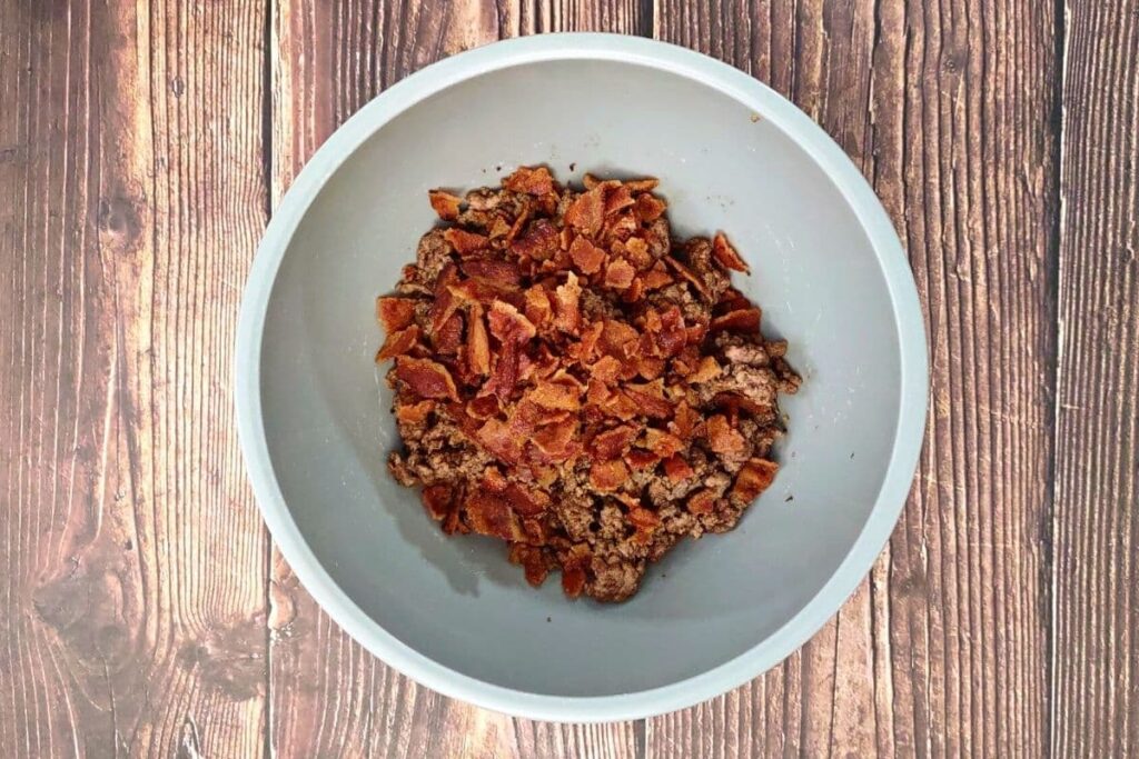 combine ground beef and bacon in a bowl