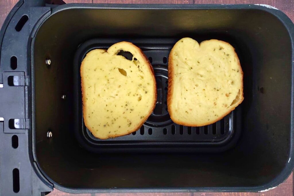 place texas toast in air fryer basket