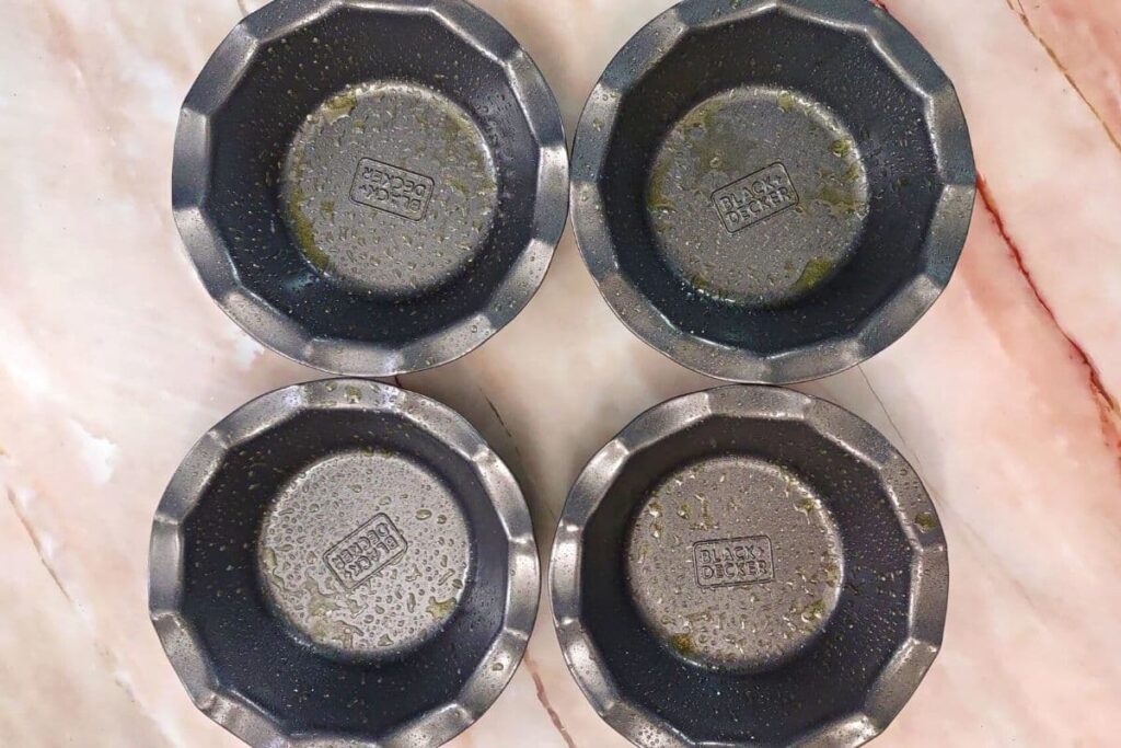 spritz mini quiche pans with nonstick spray