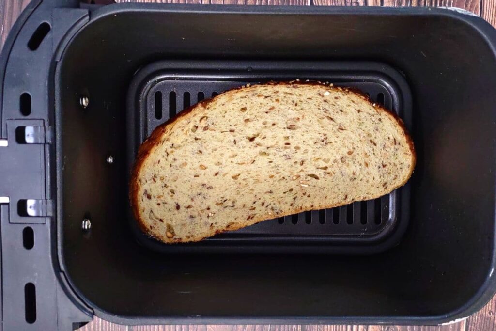 lay bread in air fryer basket