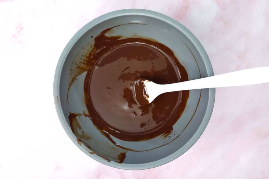 melt chocolate chips and oil in a bowl