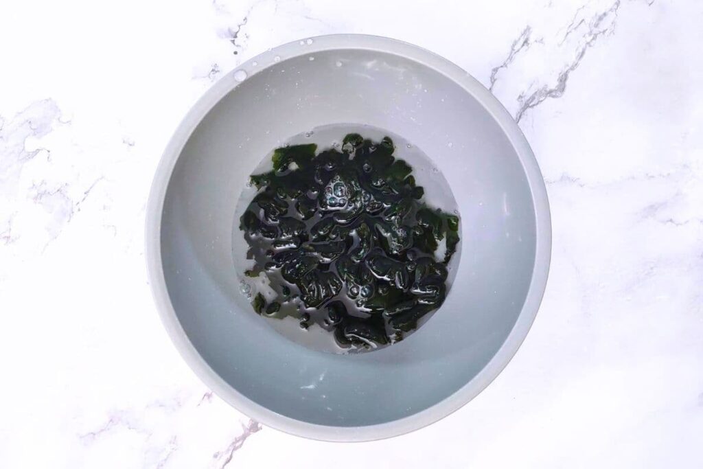 let seaweed soak in water to remove excess salt
