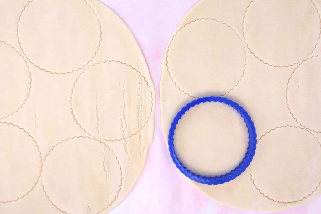 use a round cookie cutter to cut out circles in the pie crust