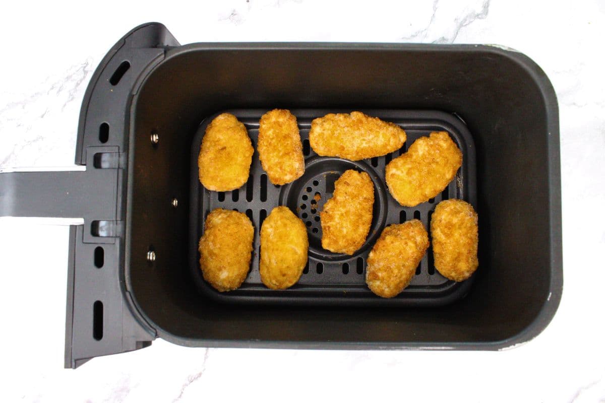 TGI Fridays Jalapeno Poppers in the Air Fryer 10 Min App! Dinners Done Quick