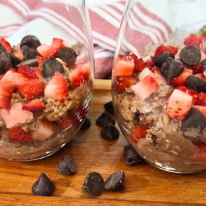 chocolate strawberry overnight oats recipe dinners done quick featured image