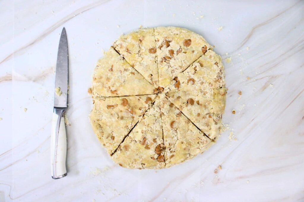cut toffee scone dough into pizza slices
