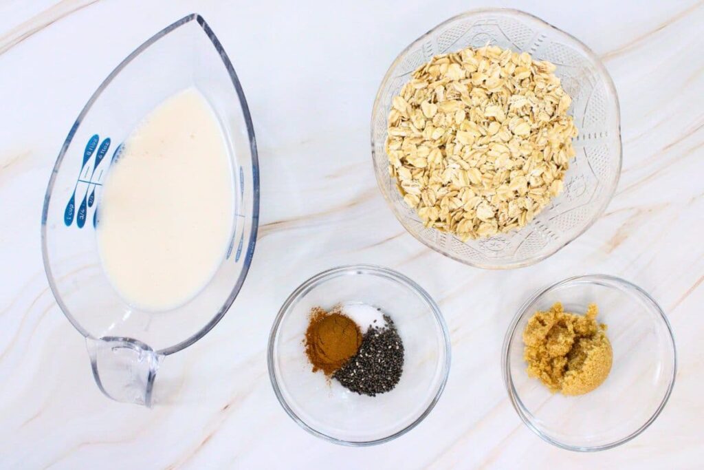 ingredients to make cinnamon roll overnight oats