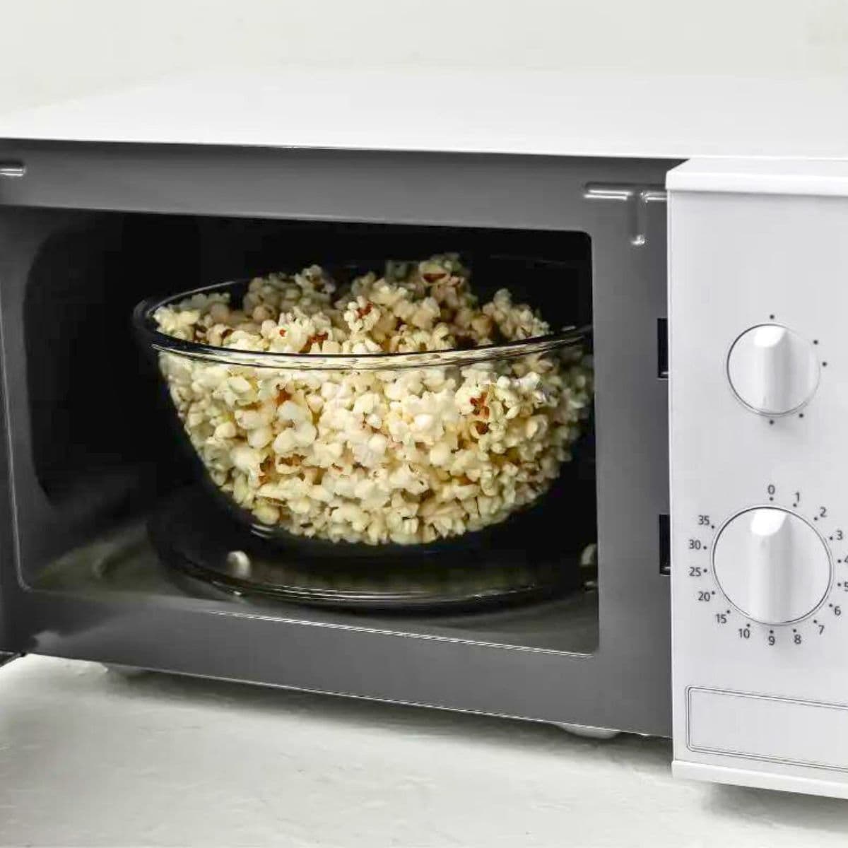 How To Get Burnt Popcorn Smell Out Of Microwave featured image