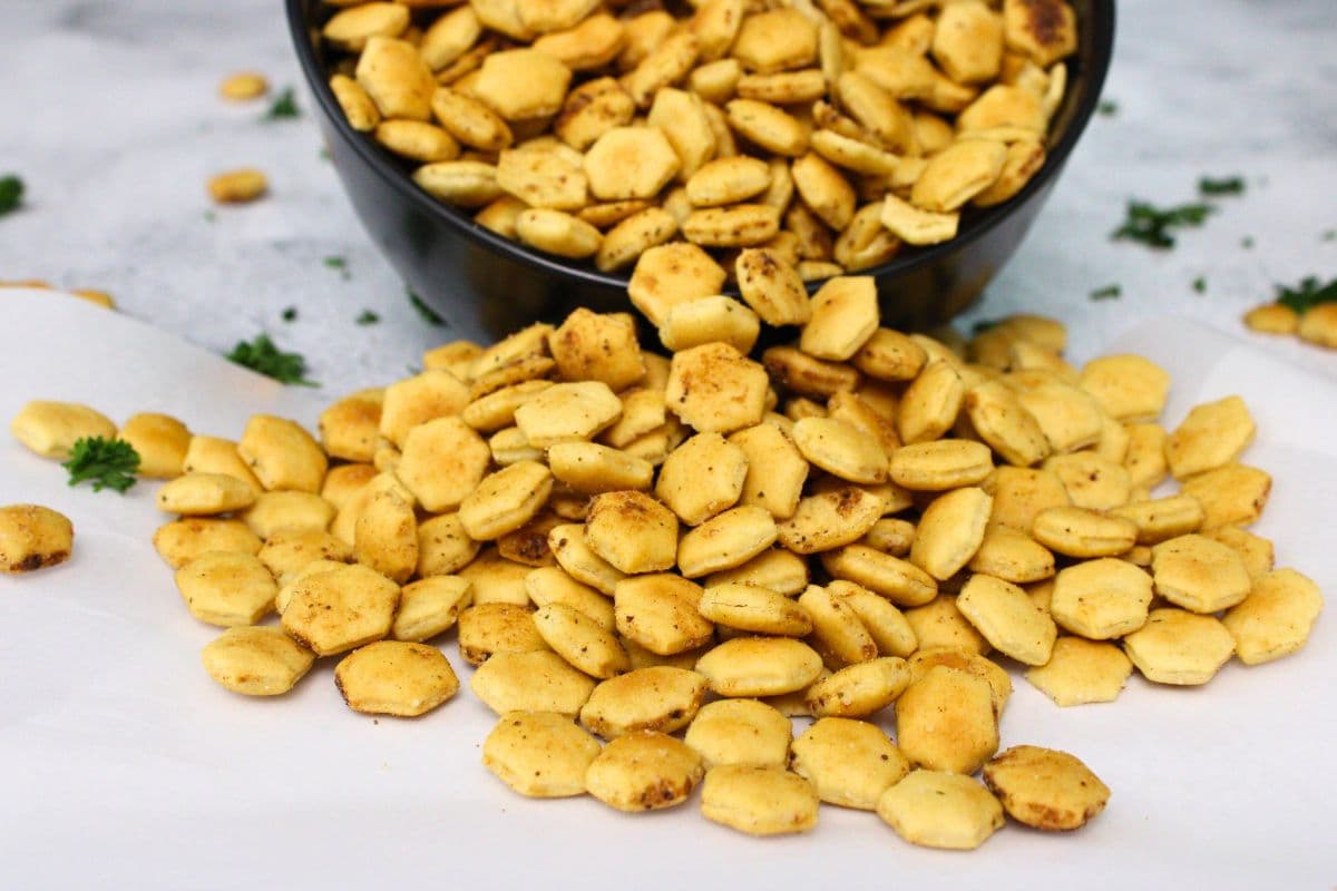 Crispy Air Fryer Oyster Crackers Just 3 Ingredients! Dinners Done Quick