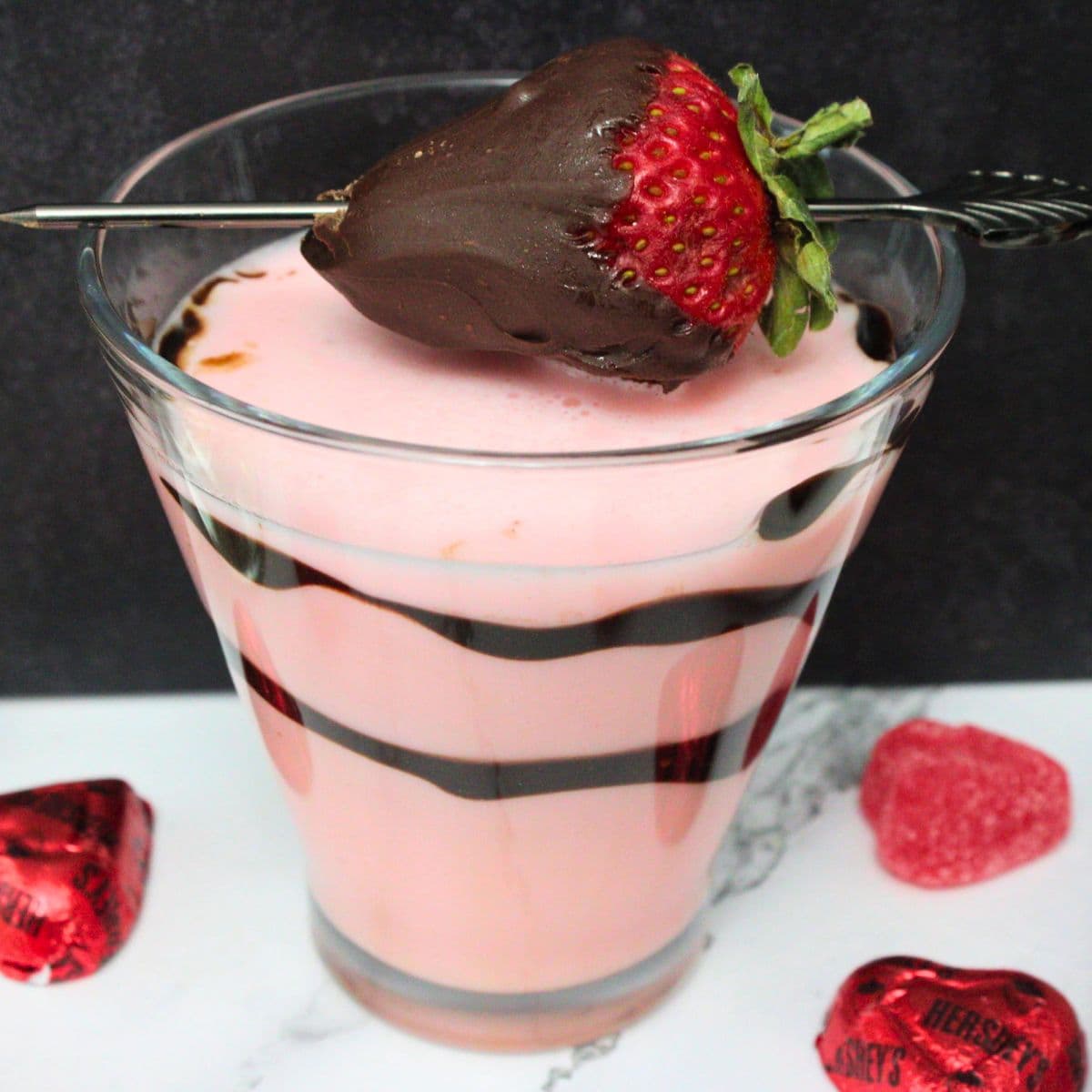 Chocolate Covered Strawberry Martini Easy Sweet Cocktail Dinners