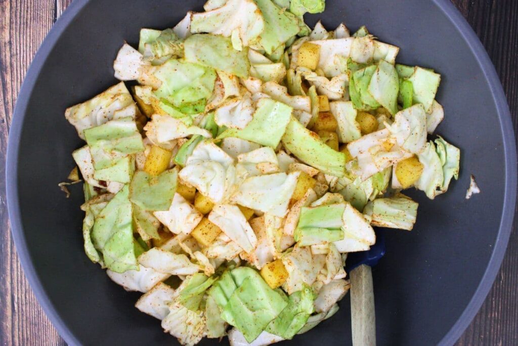 combine potatoes, cabbage, olive oil, and seasonings in a bowl