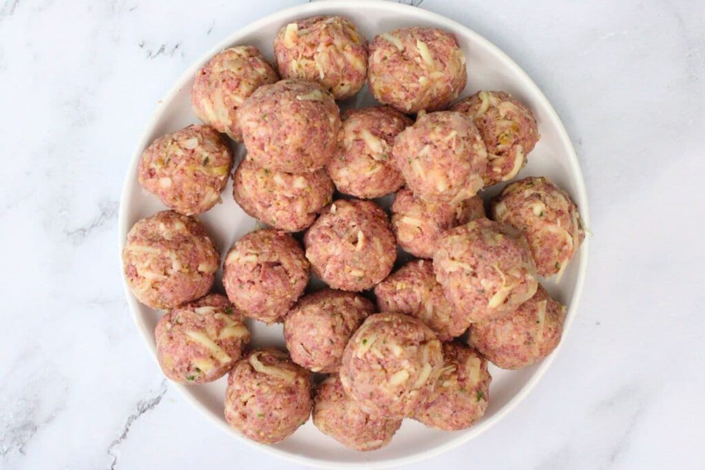 form corned beef mixture into balls