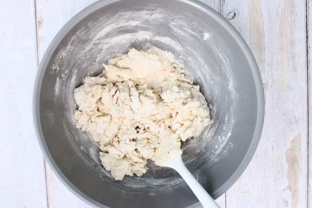 combine flour, sparkling lemonade, and cream in a mixing bowl