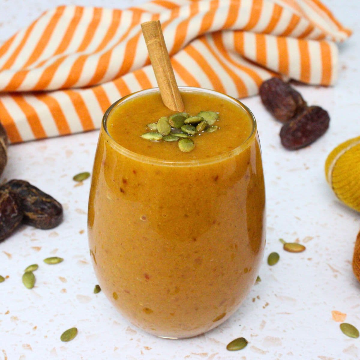4 Ingredient Pumpkin Date Smoothie: Like Pumpkin Pie!
