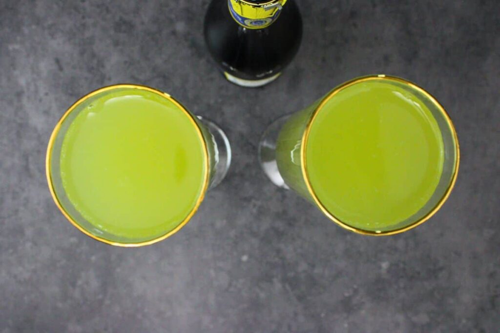 pour champagne over grinch mimosa base