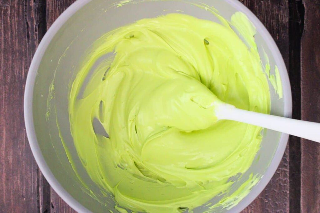 tint frosting with green food coloring