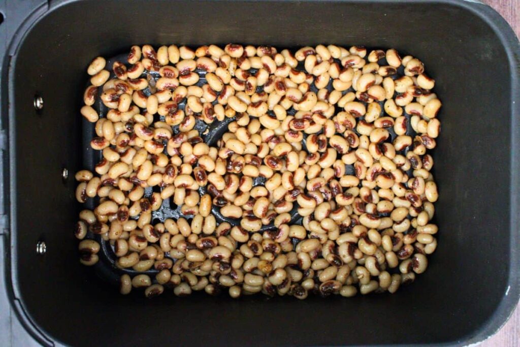 place seasoned black eyed peas in air fryer basket