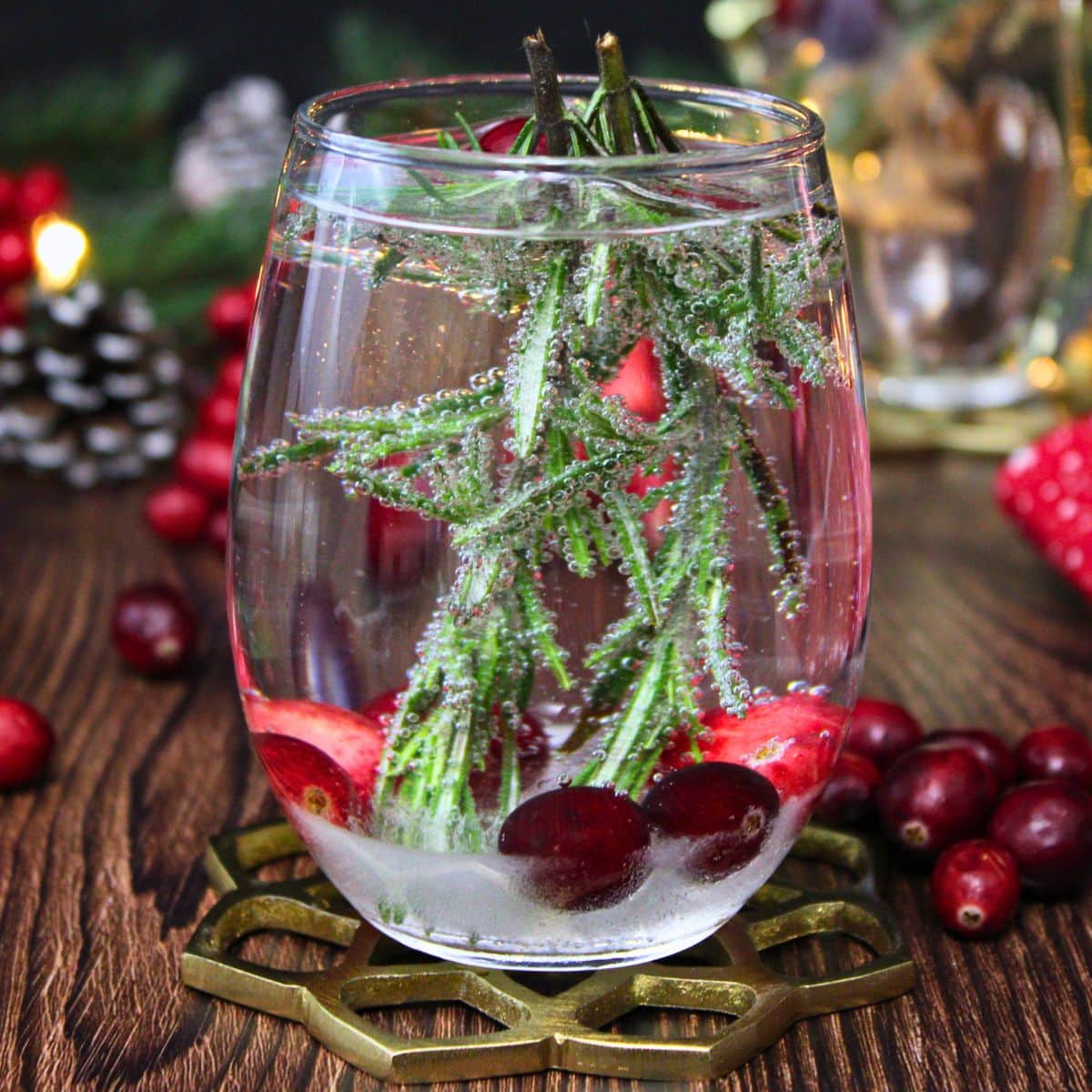 Snow Globe Cocktail: Festive Christmas Drink Recipe! - Dinners