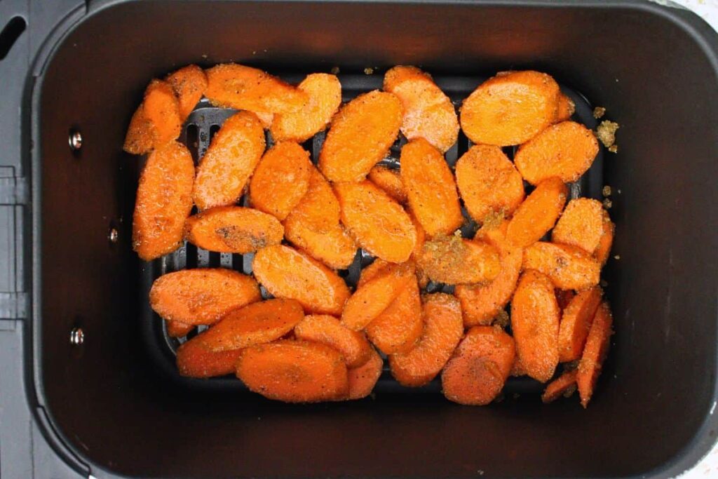 place brown sugar carrots in air fryer basket