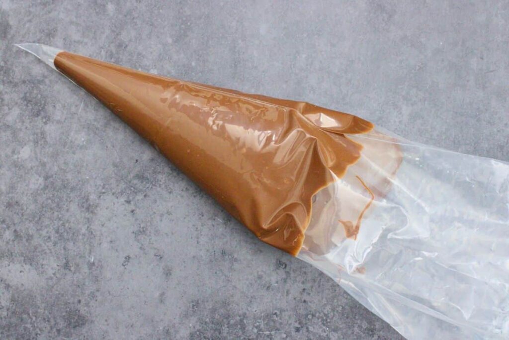 transfer melted chocolate into piping bag