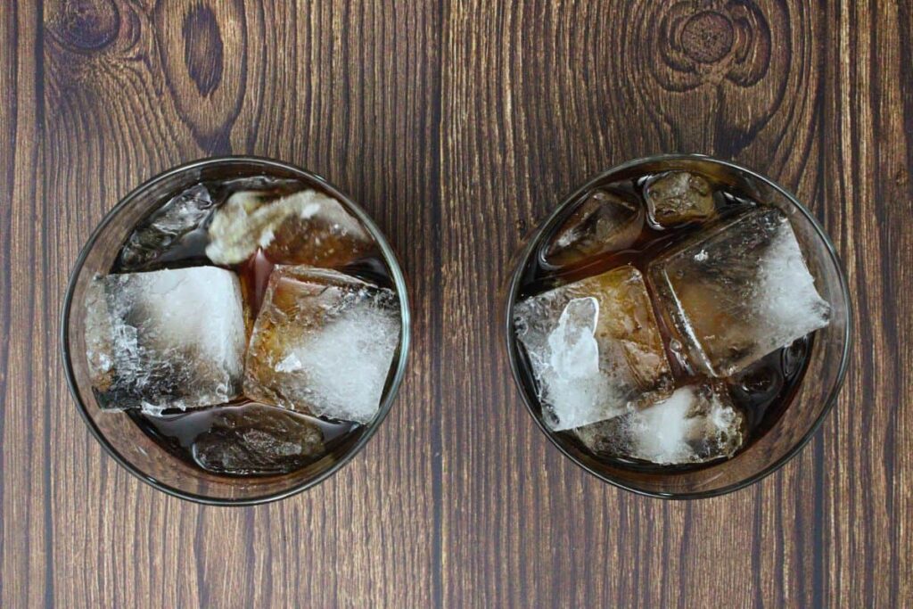 fill gingerbread white russian with ice