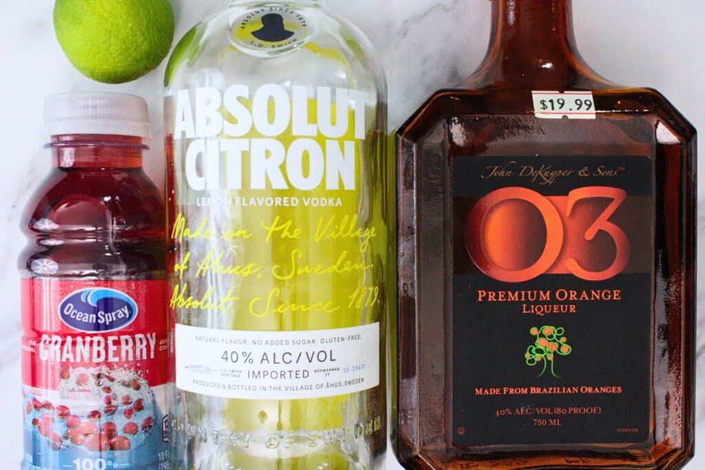 ingredients to make cosmopolitan cocktail