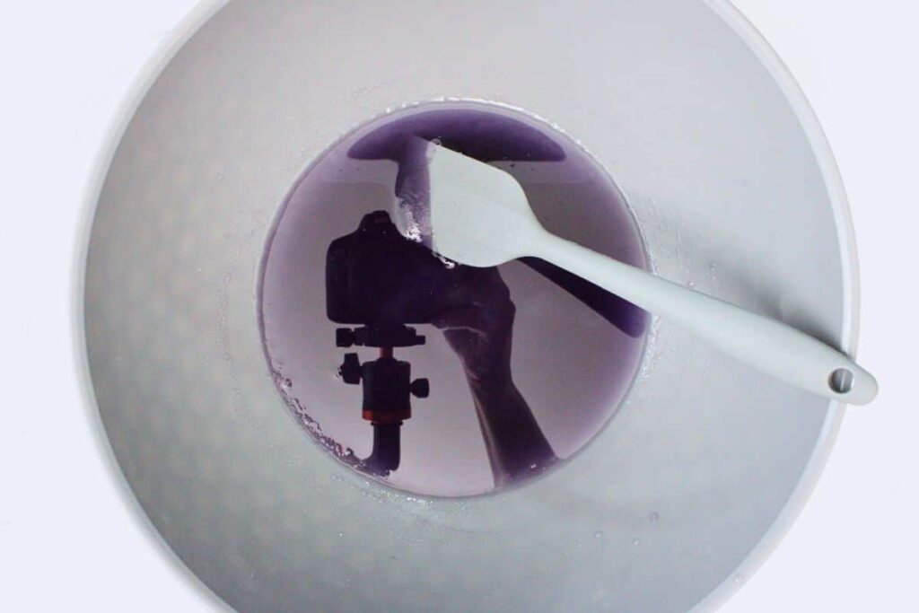 combine gin, lavender syrup, and gelatin in a large bowl to bloom