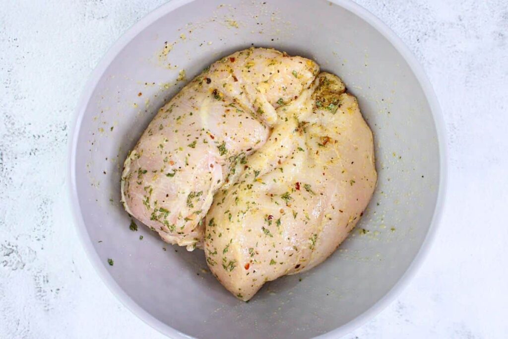 combine chicken, olive oil, lemon juice, and seasonings in a large bowl