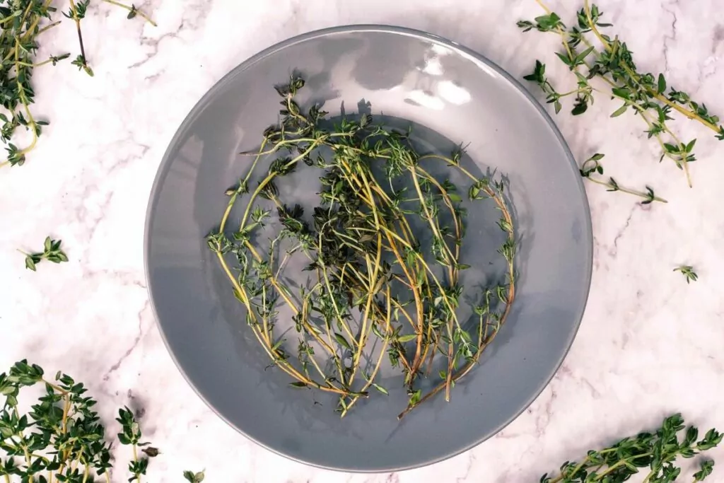 microwave dried thyme sprigs in a circle on a plate