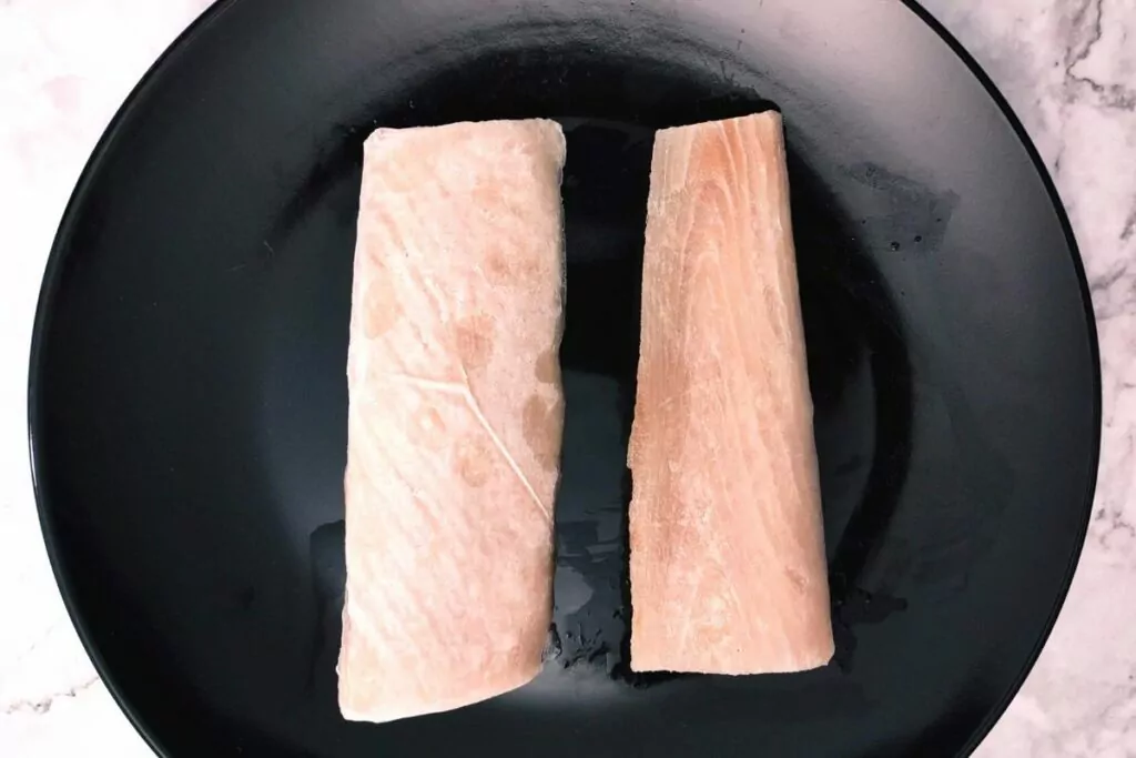 frozen vs defrosted fish fillet