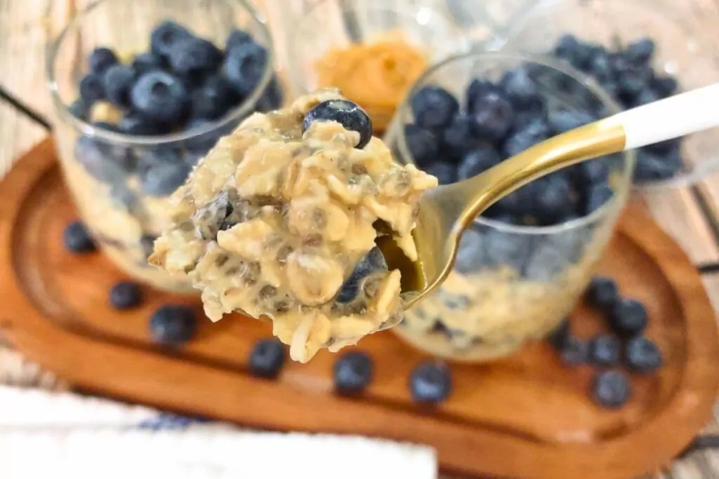 spoonful of peanut butter blueberry overnight oats