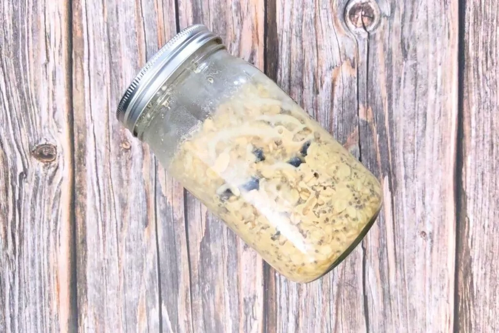 store overnight oats in the fridge