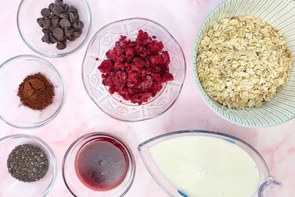 ingredients to make raspberry chocolate overnight oats