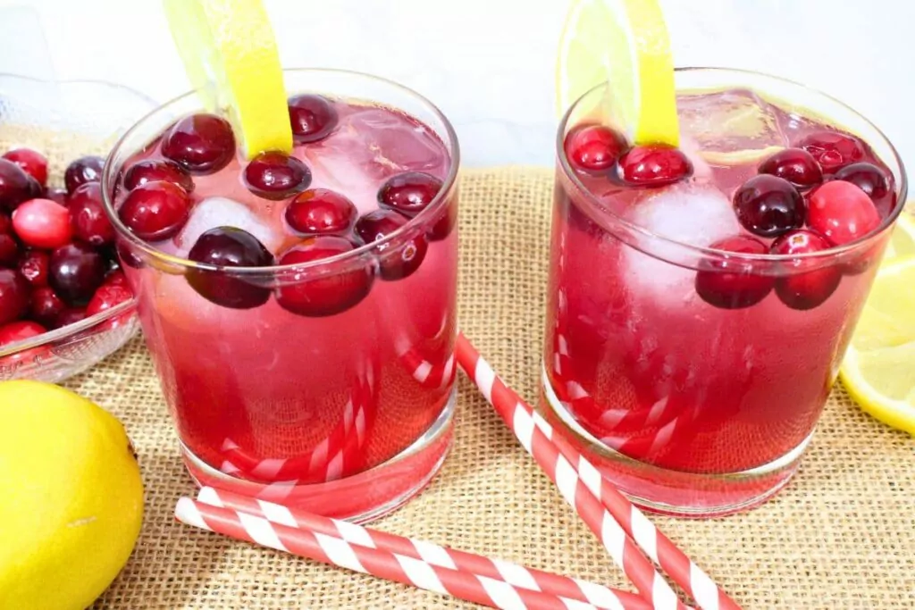 5 Minute Cranberry Vodka Fizz The Perfect Party Cocktail! Dinners