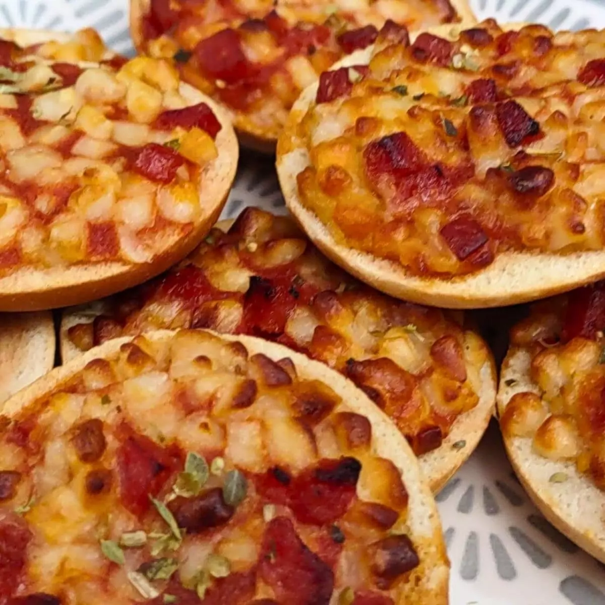 how to cook bagel bites in the air fryer featured image