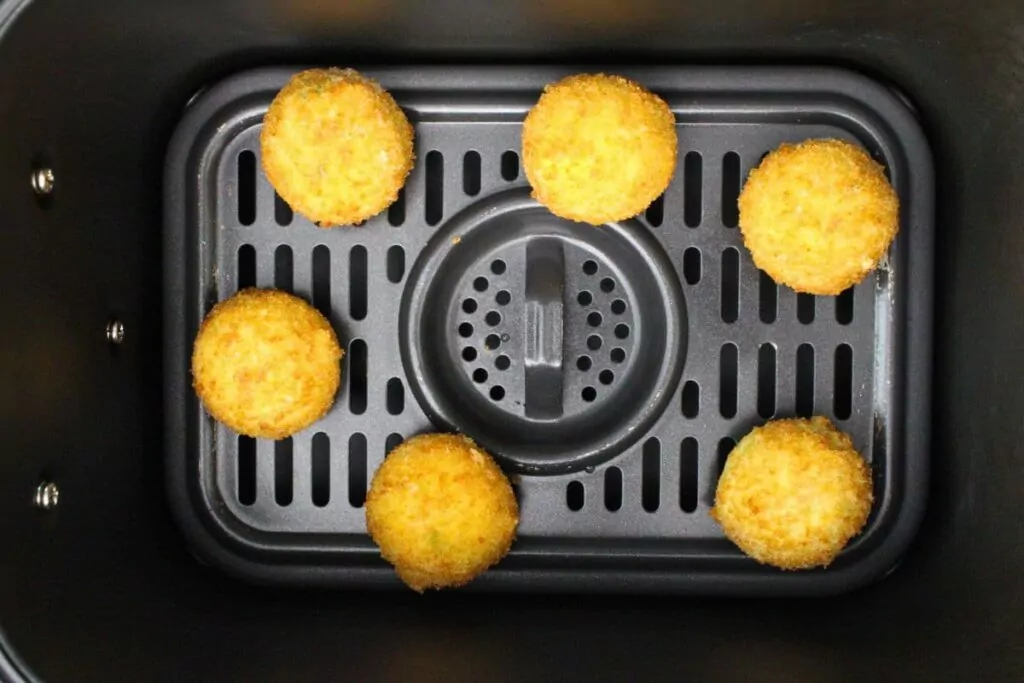 place aldi frozen arancini in air fryer basket